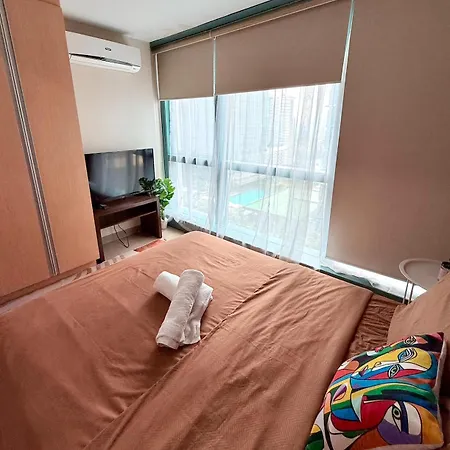 One Bedroom With Queen Bed,Sofa Bed And Wifi At One Uptown Residences, Bgc, Taguig